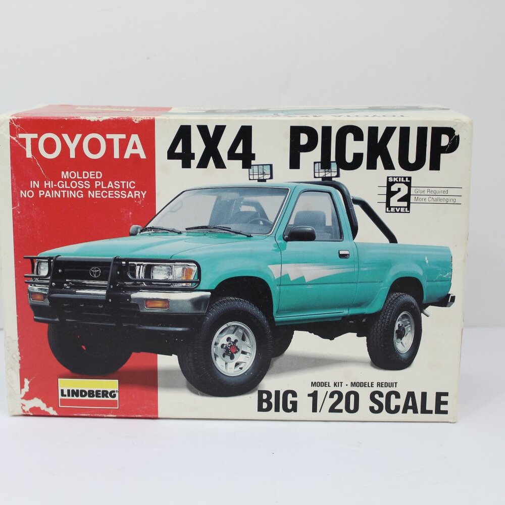 Toyota 1992 4X4 Pickup Truck 1/20 Lindberg Vintage Model Kit #72506